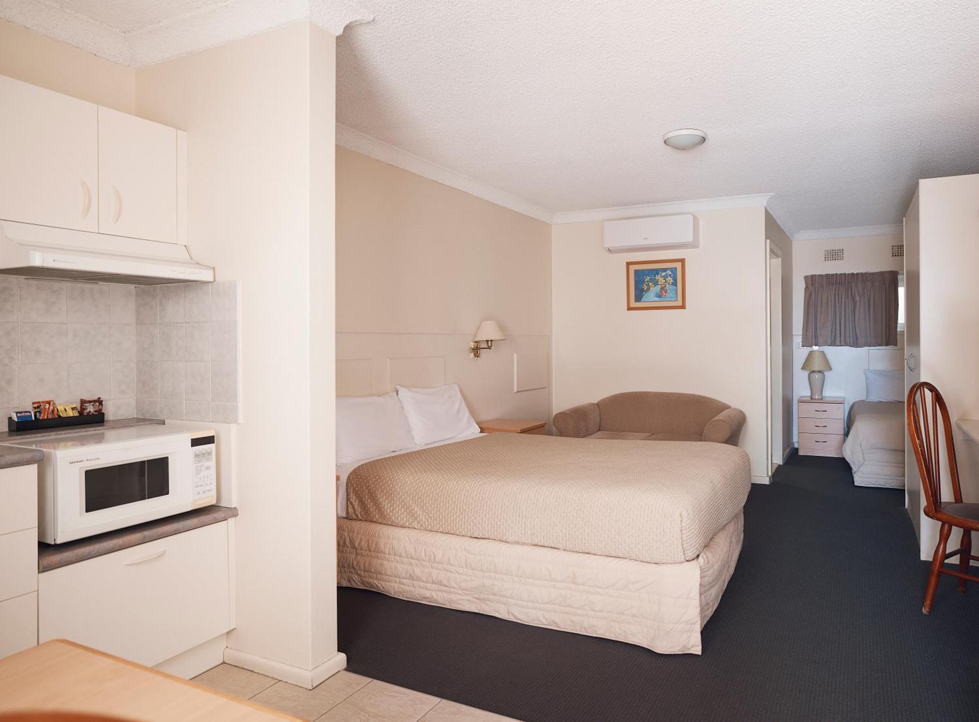 Holiday Lodge Motor Inn Нарума Екстериор снимка