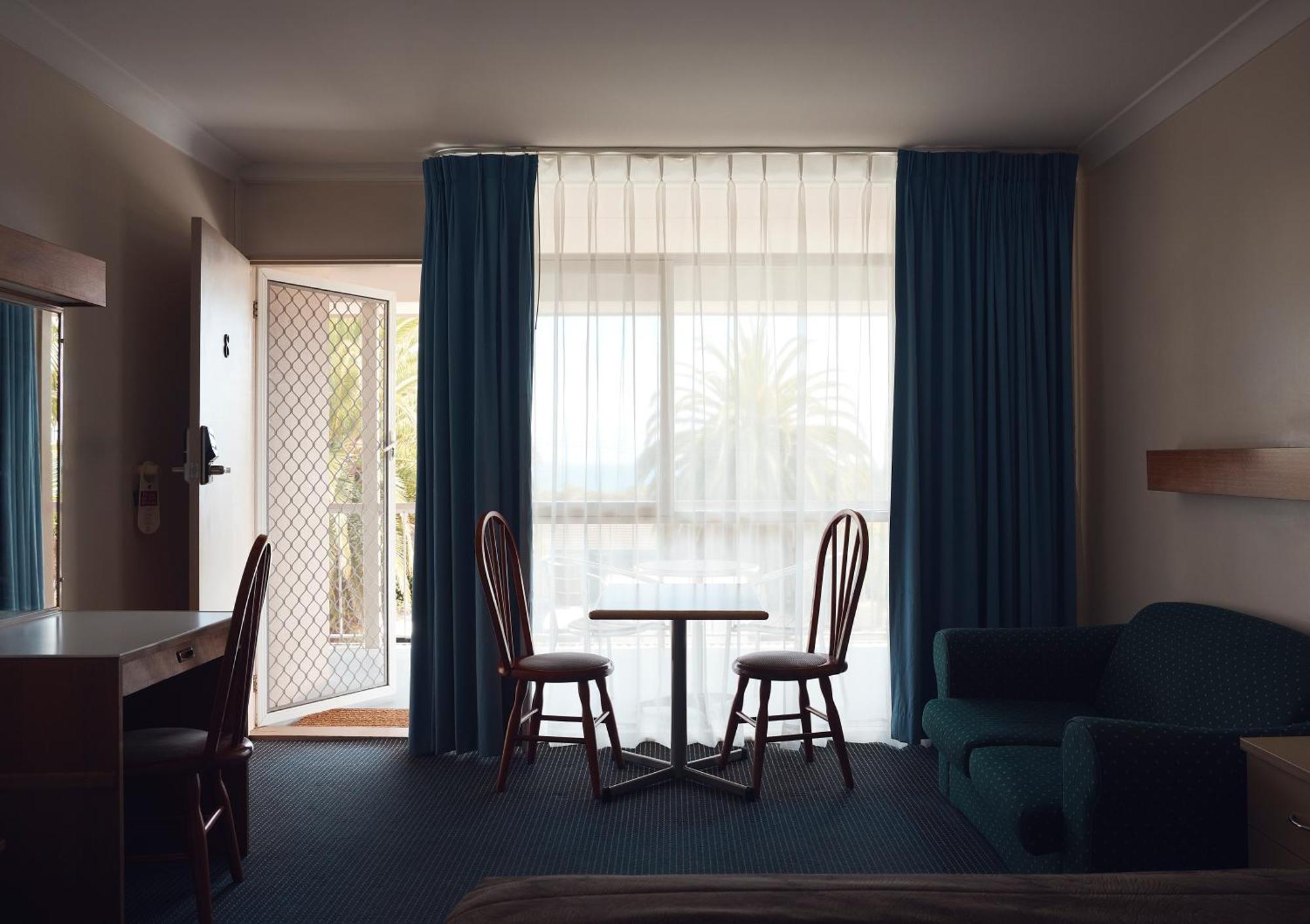 Holiday Lodge Motor Inn Нарума Екстериор снимка