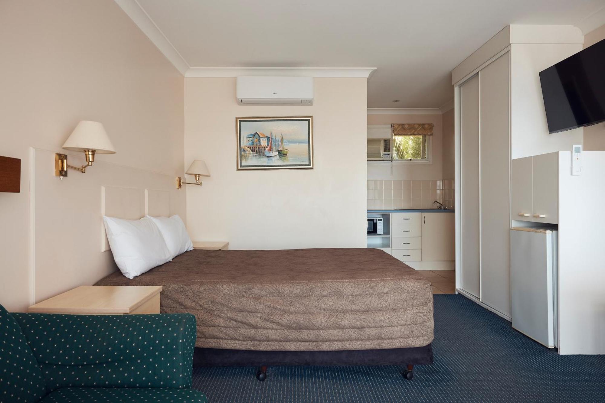 Holiday Lodge Motor Inn Нарума Екстериор снимка