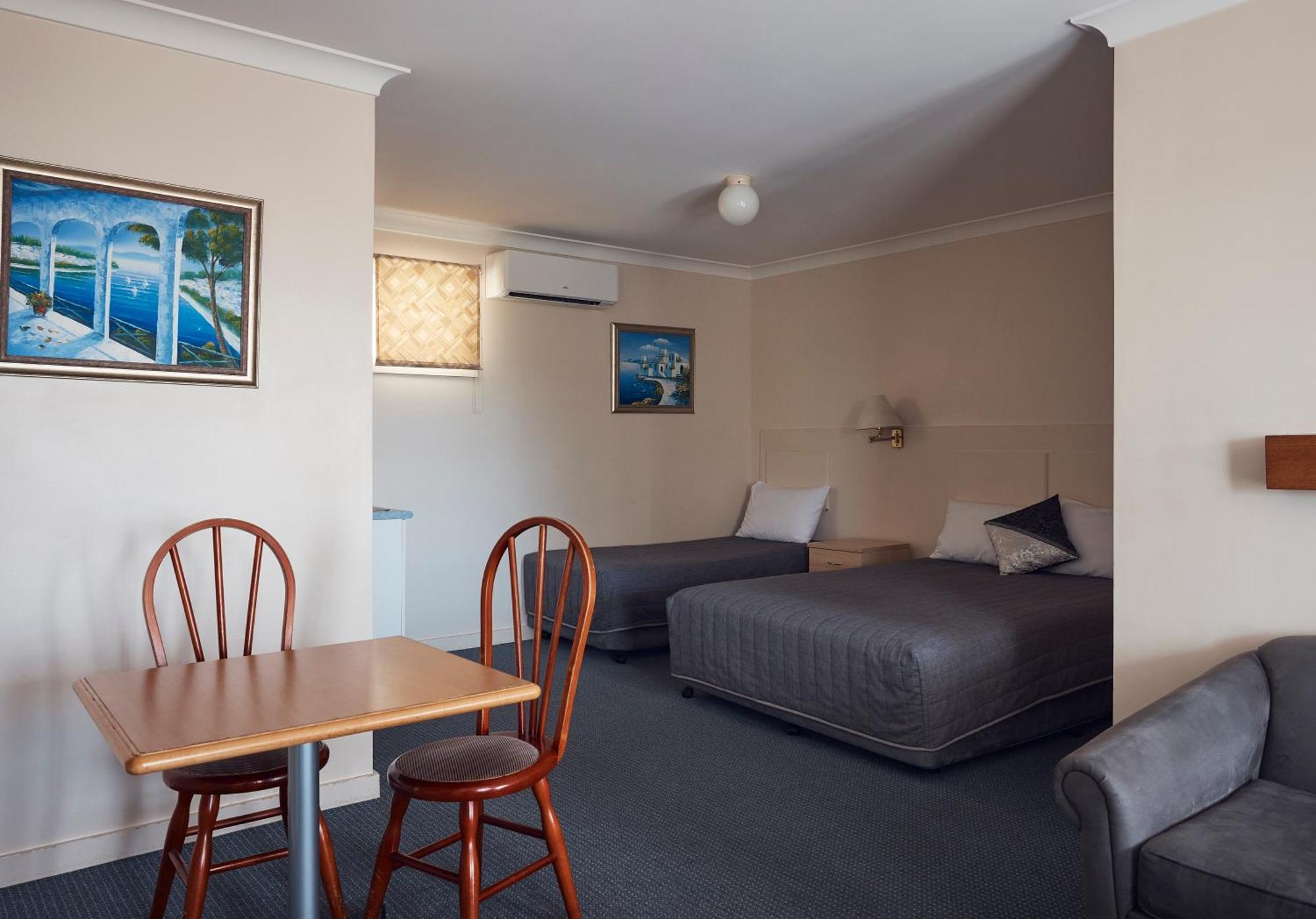 Holiday Lodge Motor Inn Нарума Екстериор снимка