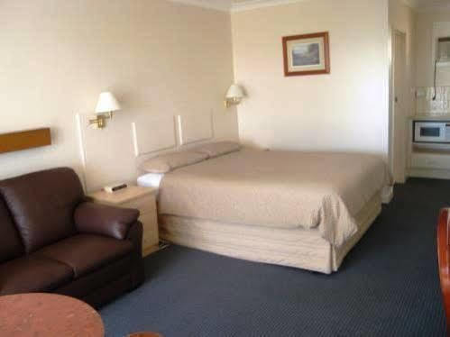 Holiday Lodge Motor Inn Нарума Екстериор снимка